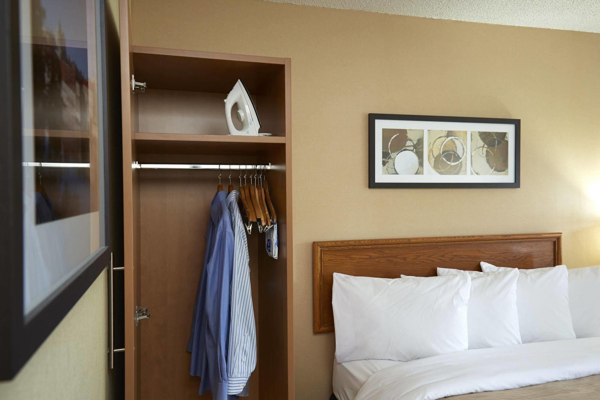 Comfort Inn Rouyn Exteriör bild